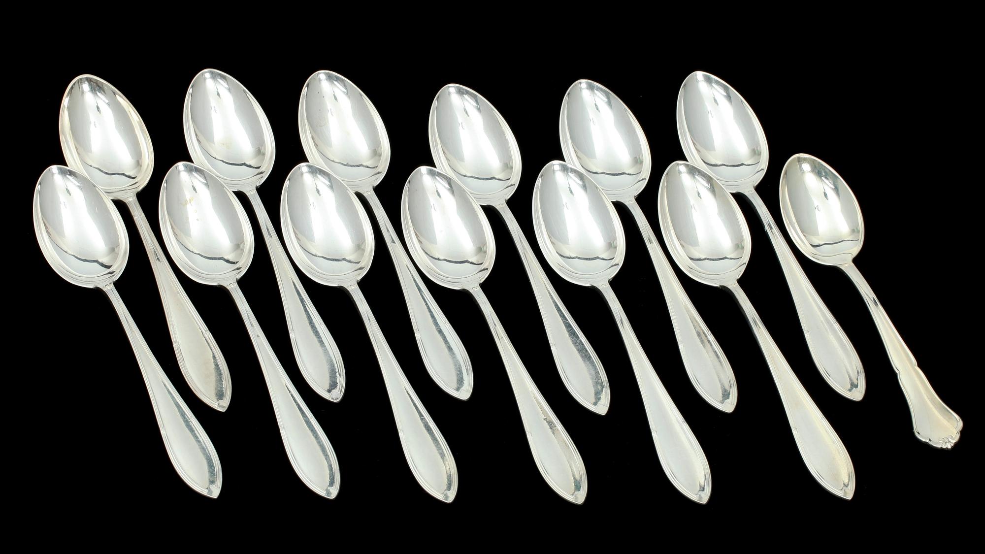 KAFFESKEDAR, 12 +1 och KOMPOTTSKED, silver 1911 o 1935. Bla Gunnar Svensson, Kalmar. 398 g.