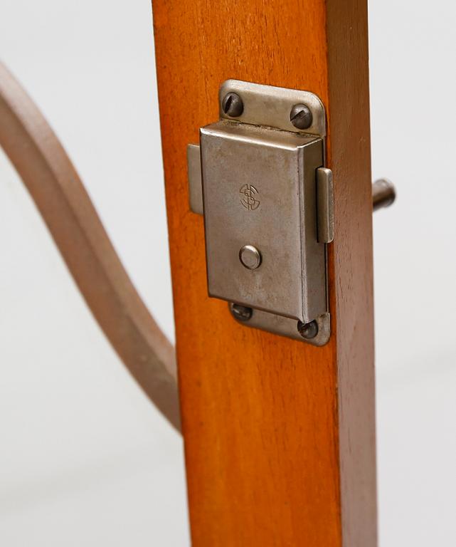 VITRINSKÅP, England, 1900-talets första hälft.