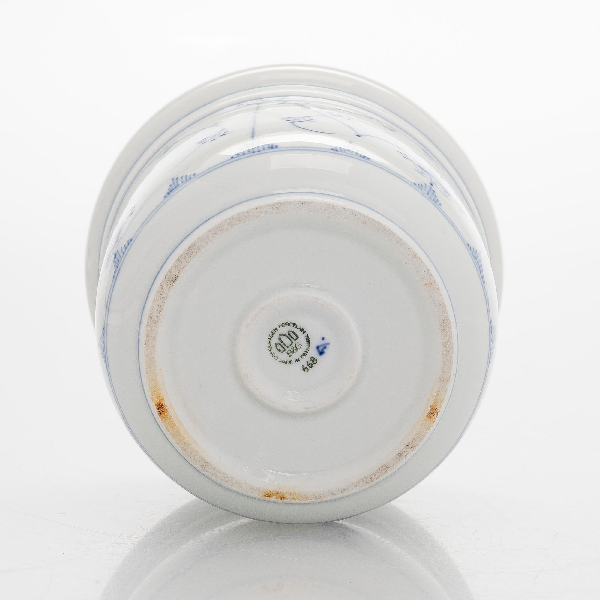 Royal Copenhagen, Kynttilänjalkoja, 2 kpl "Musselmalet" sekä malja B&G, Tanska.