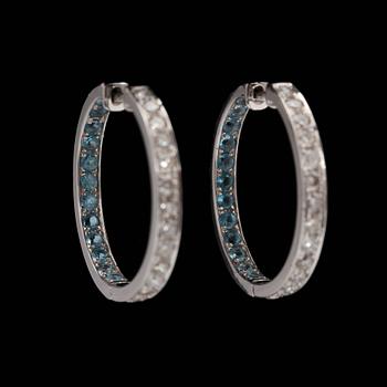 A pair of briliant cut diamond earrings tot. app. 1.70 ct set with facett cut topazs.