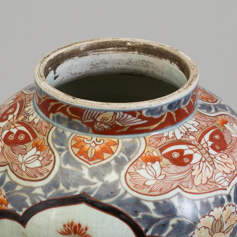 A Japanese Genroku imari vase, circa 1700.