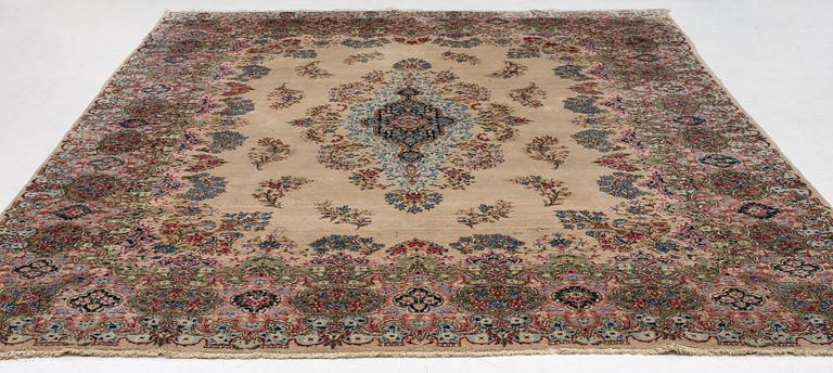 Carpet, Kriman, approx. 370 x 215 cm.
