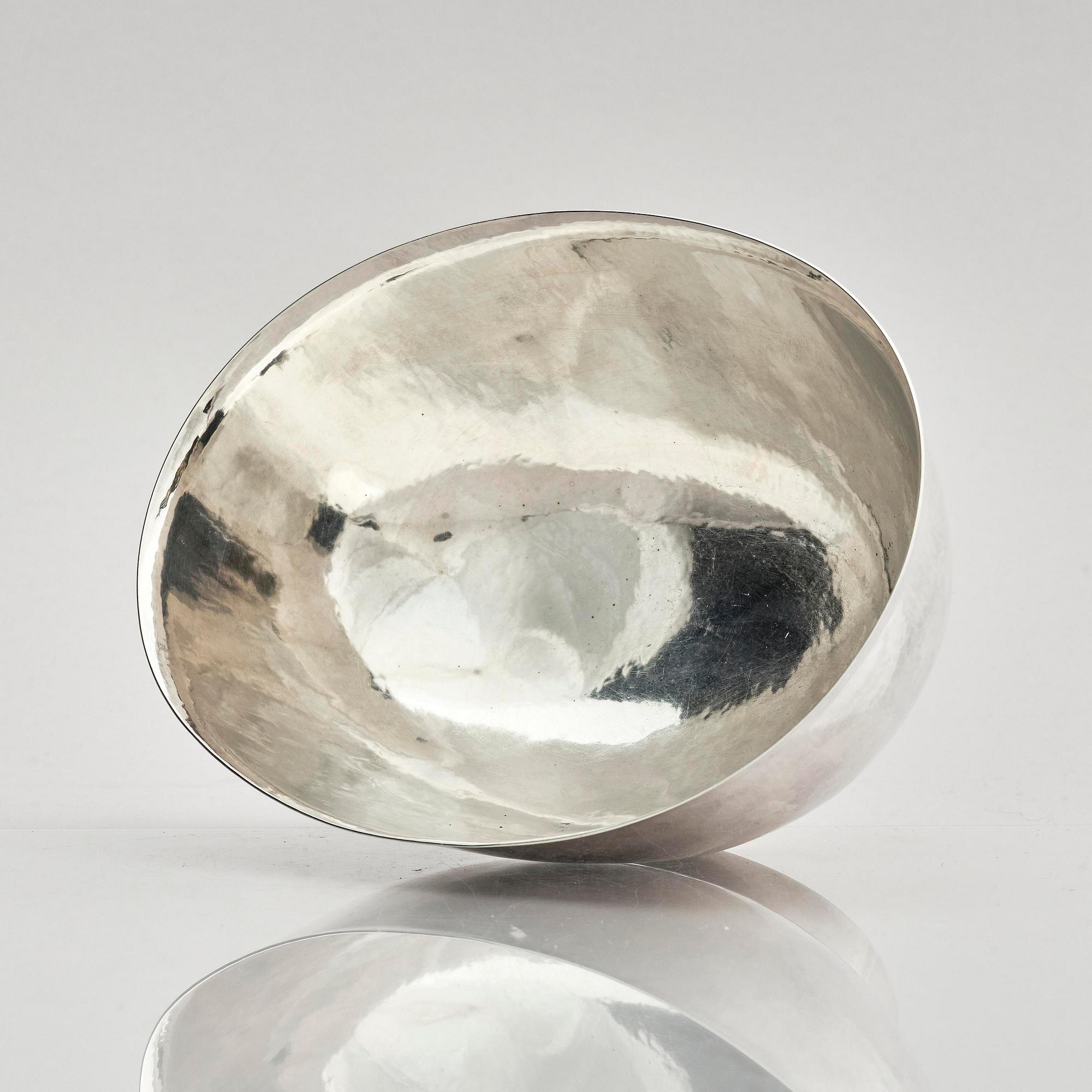Sigurd Persson, skål på fot, sterling silver, Stockholm 1975.