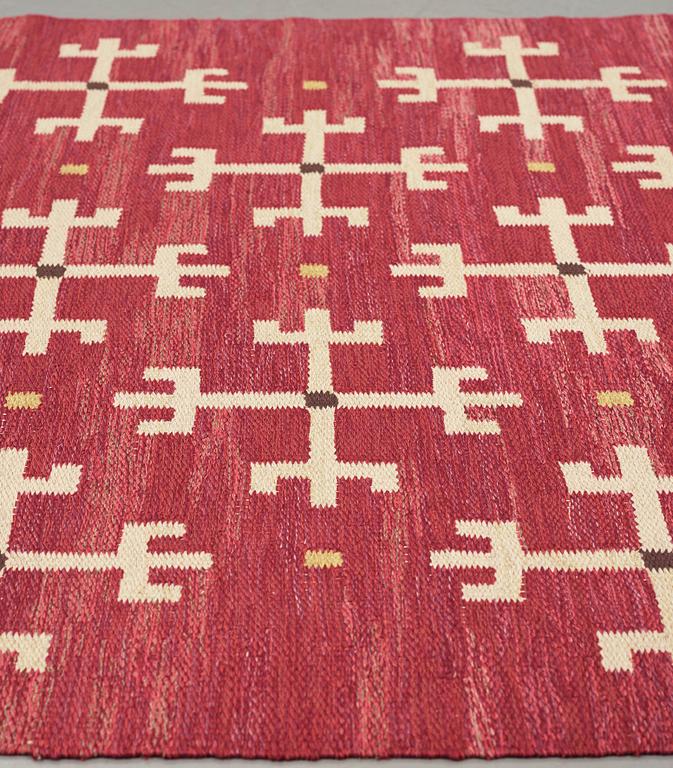 Sigvard Bernadotte, A CARPET, flat weave, ca 205,5 x 135,5 cm, signed SB (Sigvard Bernadotte).