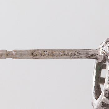 Örhängen, 14K vitguld, smaragder och diamanter.