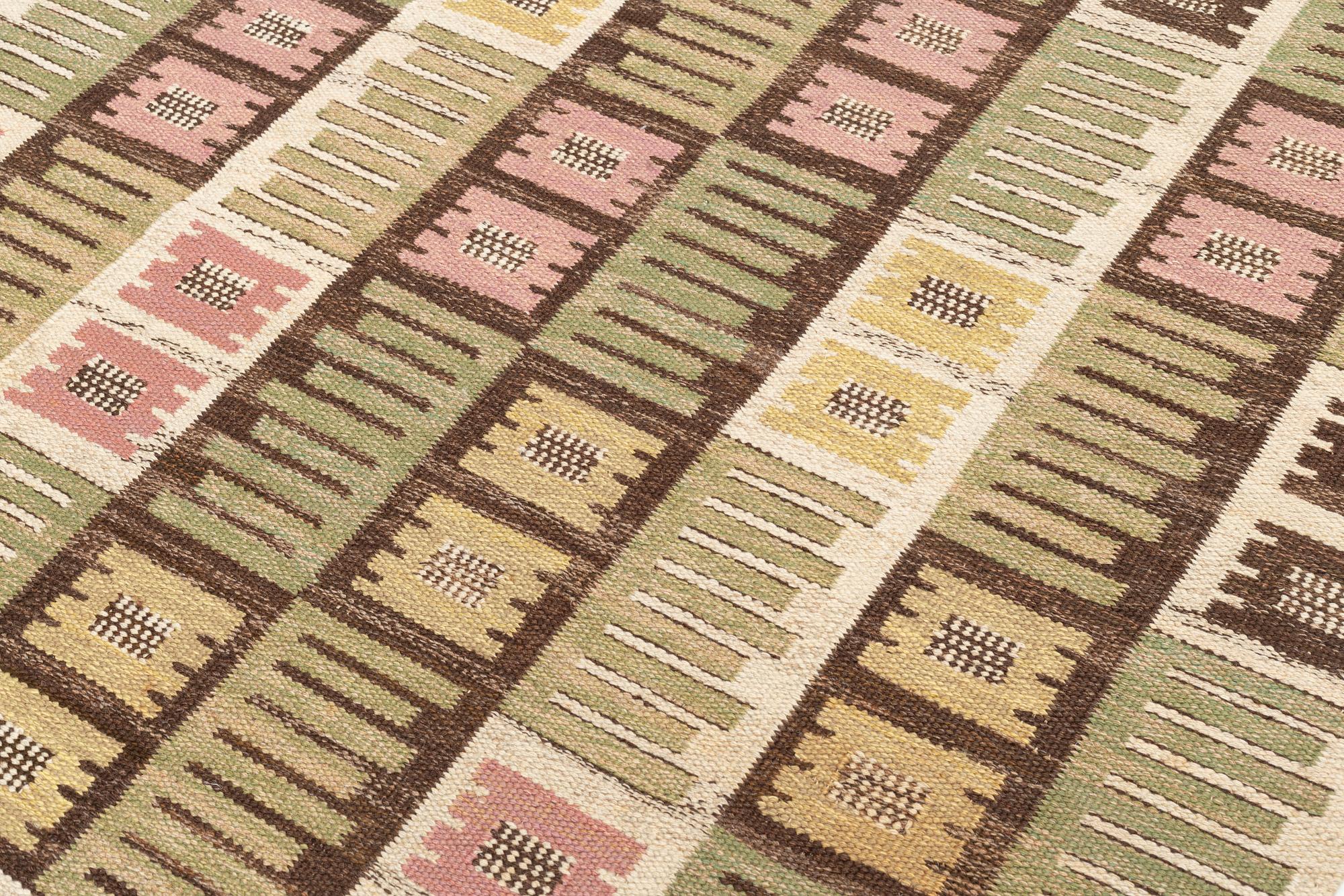 Märta Måås-Fjetterström, matta, "Nyponblomman", rölakan, ca 248 x 149,5 cm, signerad MMF.