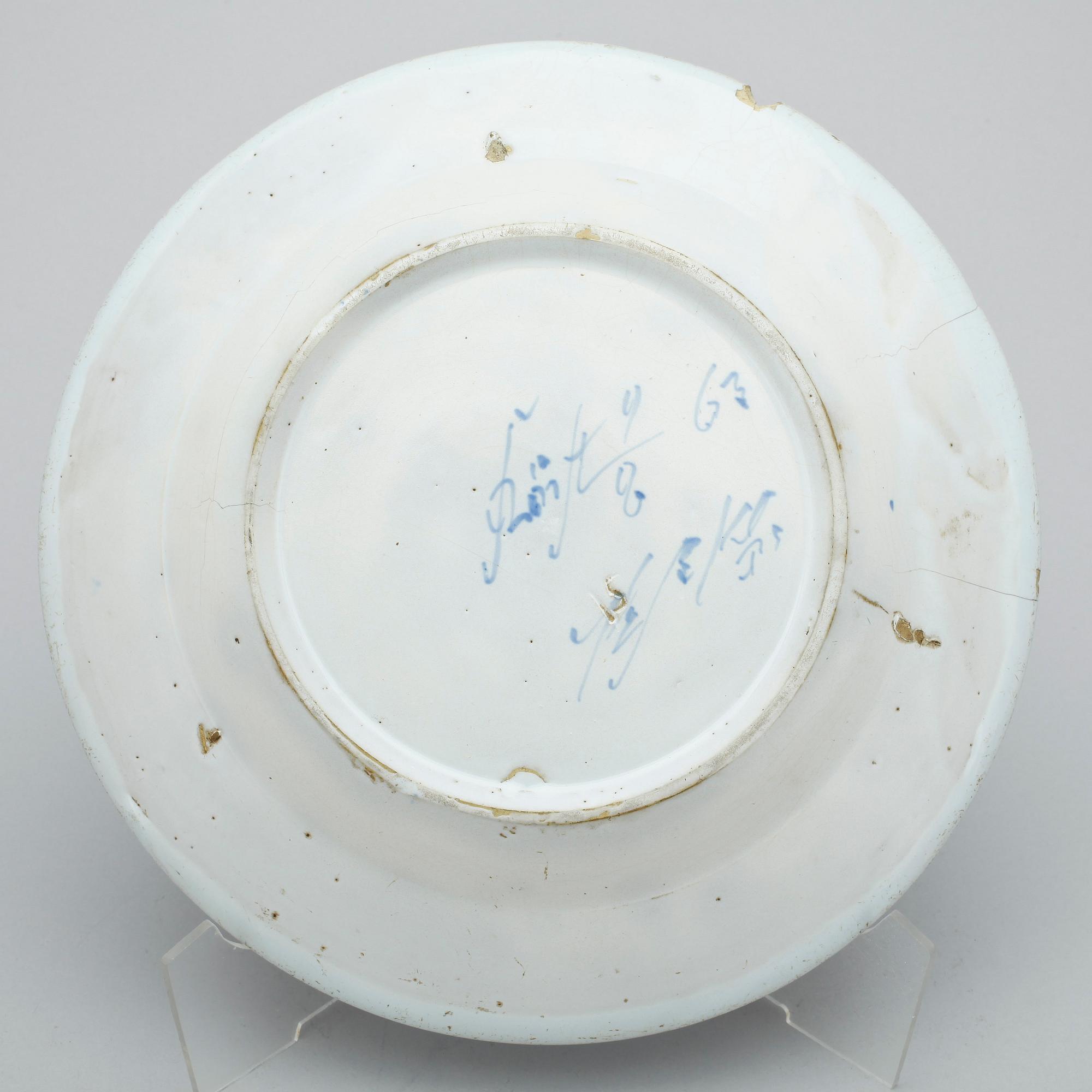 STOP samt TALLRIKAR, 2 st, fajans, bl.a. Rörstrand, 1700/1800-tal.