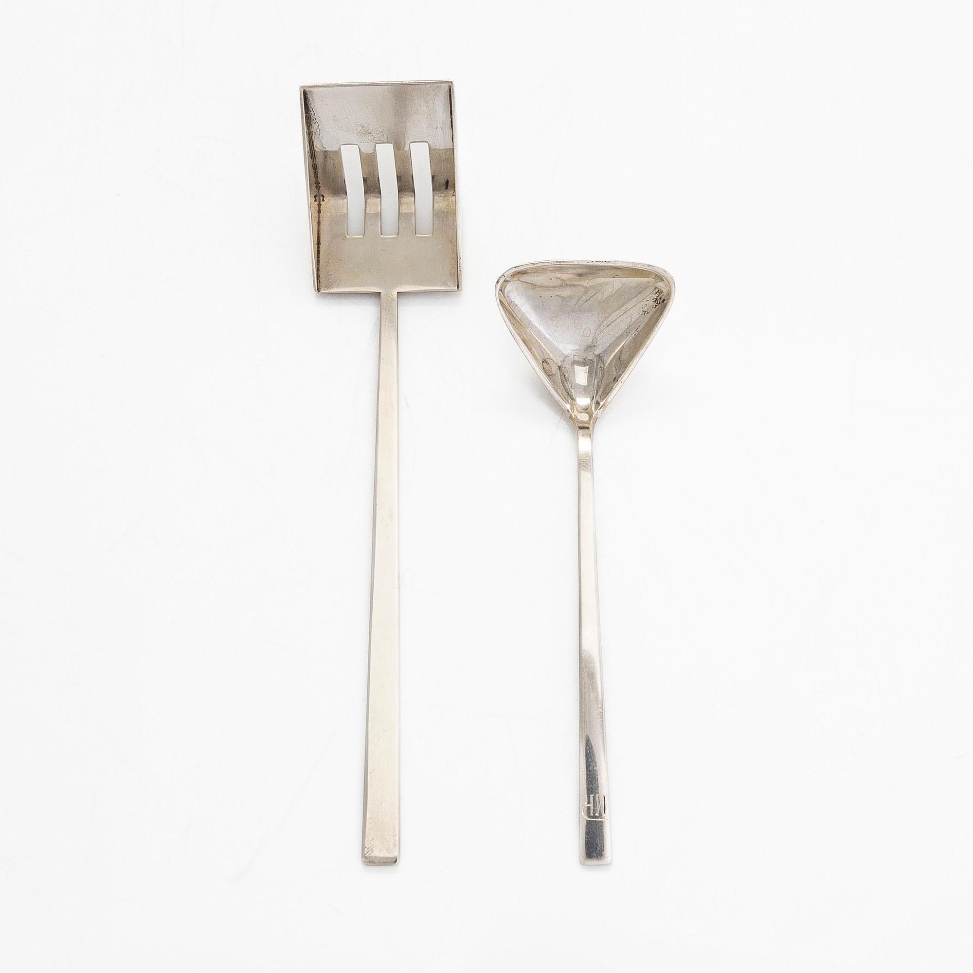 Bertel Gardberg, jääpalaotin ja kaviaarilusikka, sterlinghopeaa, "Birgitta", Hopeatehdas Oy, Helsinki 1962 ja 1964.