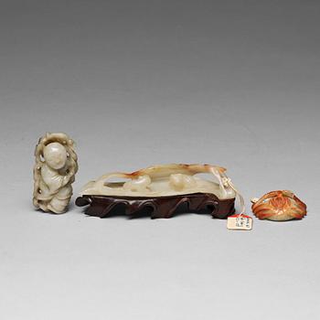 622. A group of three carved nephrite sculptures, Qing dynasty.