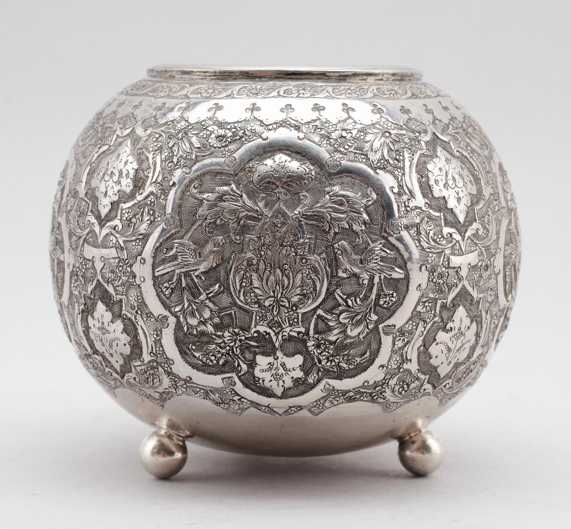 SKÅL, silver, orientalisk, 1900-tal. Vikt ca 203 gram.