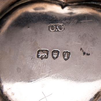 SKÅLAR, 2 st, silver, London, 1892 och 1894. Totalvikt 110 g.