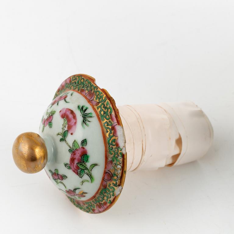 A Chinese Kanton 19th century porcelain vase.
