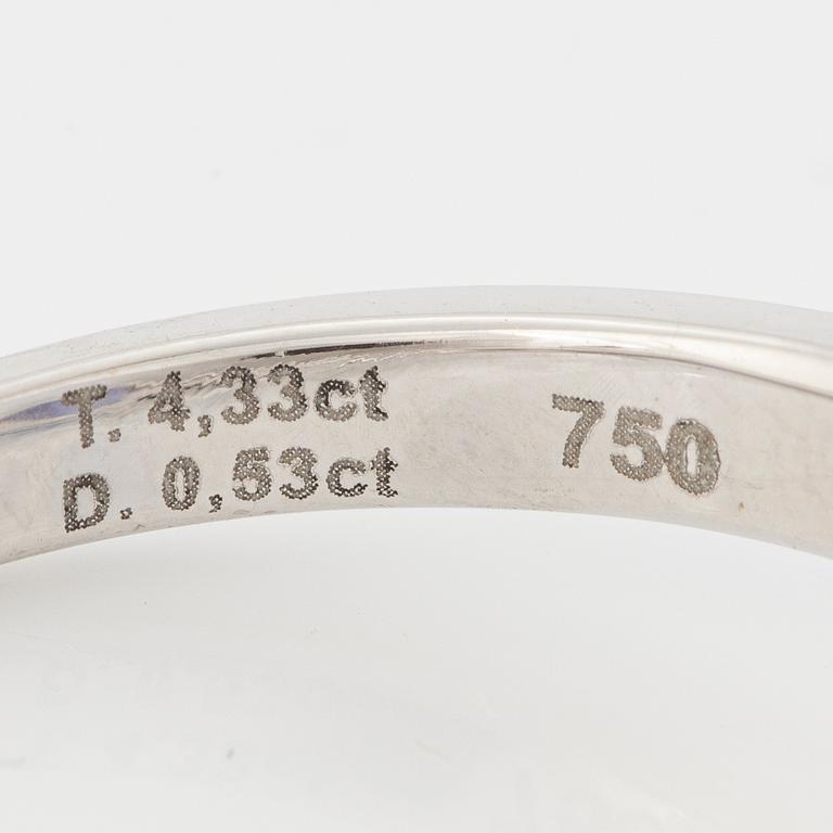 Ring in 18K white gold with tanzanite and baguette-cut diamonds.