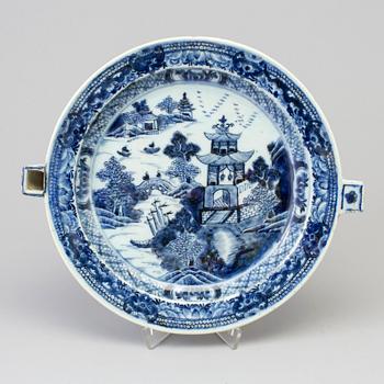 A blue and white export porcelain hot water dish, Qing dynasty, Qianlong (1736-95).