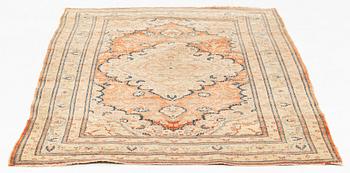 An antique Tabriz rug, ca 174 x 125 cm.