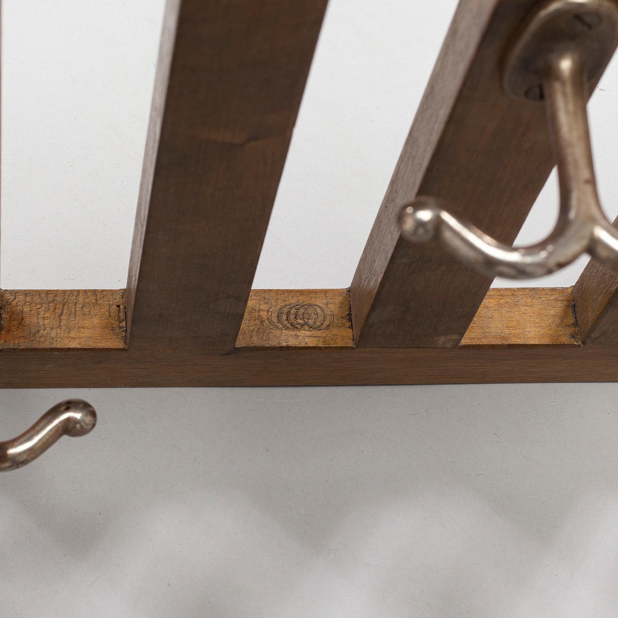 Alvar Aalto, hatthylla/ klädhängare, modell 113, O.Y. Huonekalu-ja Rakennustyötehdas A.B. 1930/1940-tal.