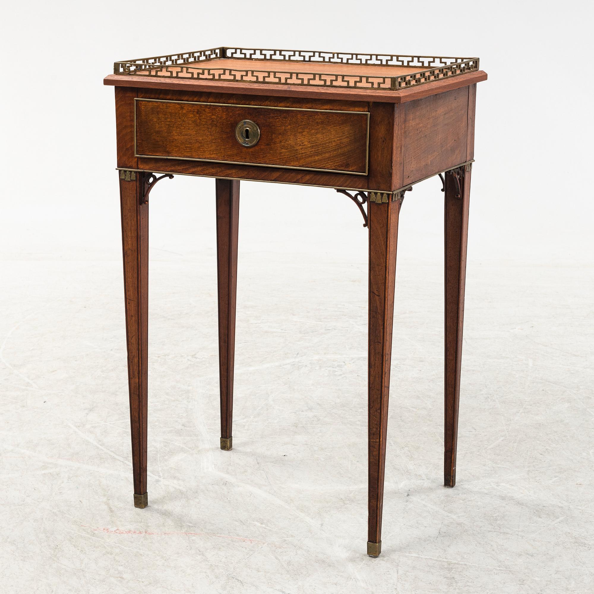 Damarbetsbord, sengustavianskt, omkring år 1800.