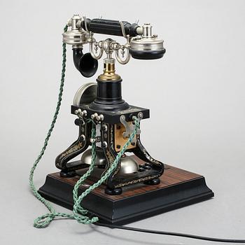 BORDSTELEFON, jubileumsmodell efter "Taxen", LM Ericsson, 1900-talets senare del.