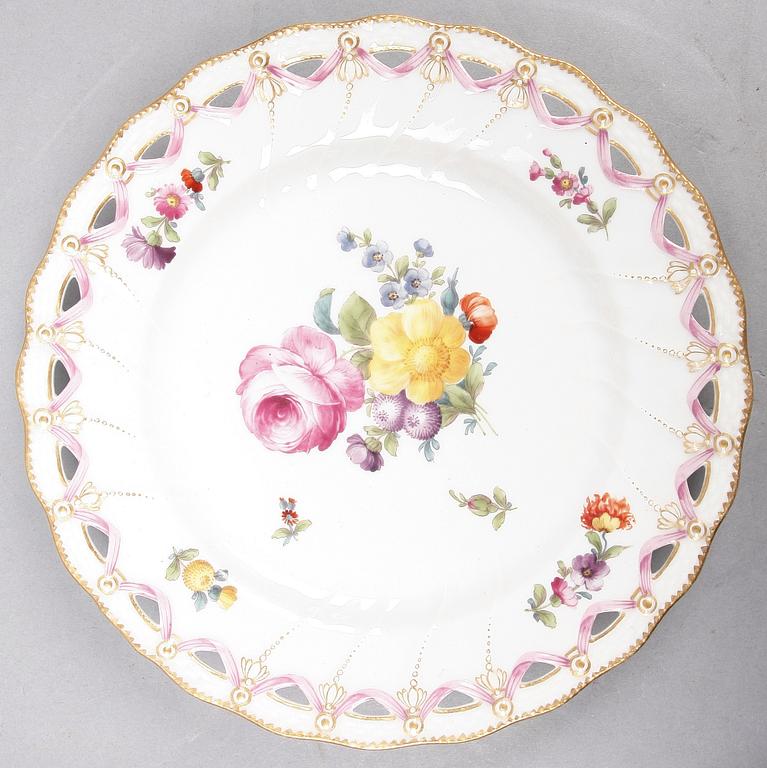 GALLERSKÅL MED FAT, porslin, Royal Copenhagen.