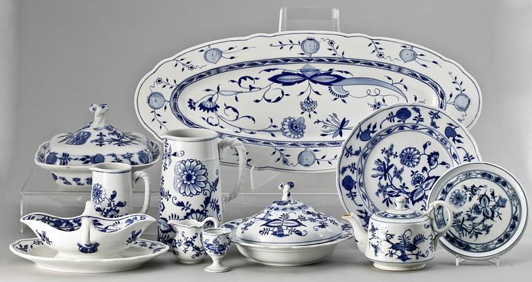 MATSERVIS, 56 delar, porslin, "Meissen", Cauldon, BWM & Co, England omkring 1900.