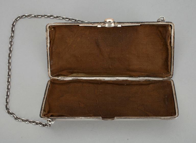 ILTALAUKKU, hopeaa, Turku 1919. Paino 217 g.