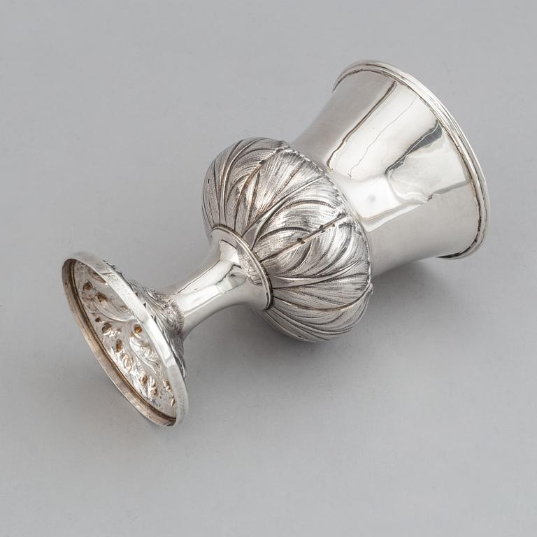An English 19th century silver cup, unidentified makers mark, London 1835.