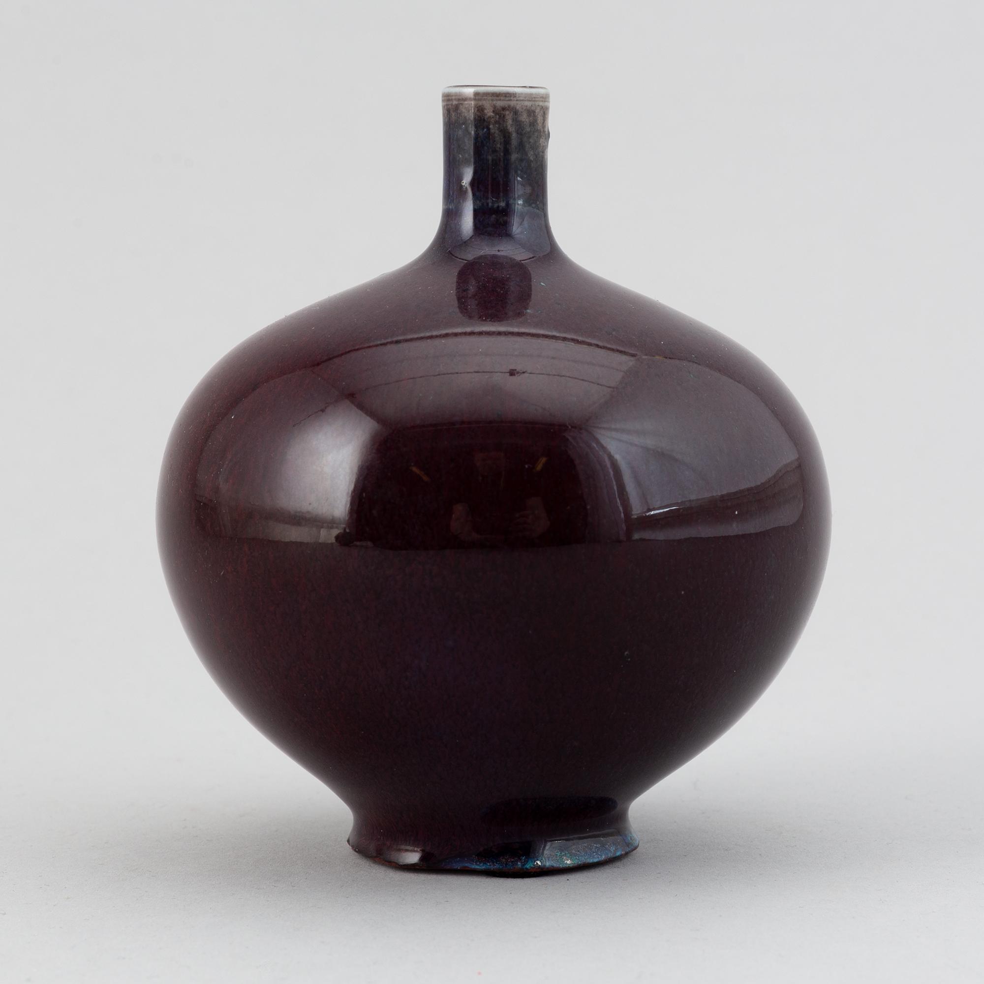 Berndt Friberg, a signed stoneware vase, Gustavsberg 1979.