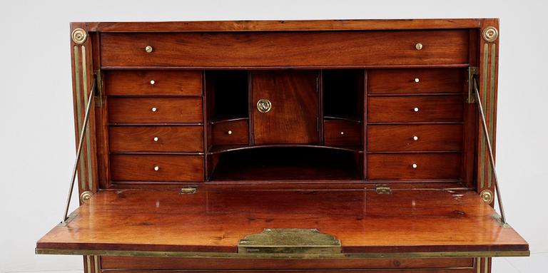 CHIFFONJÈ, sengustaviansk, sent 1700-tal.