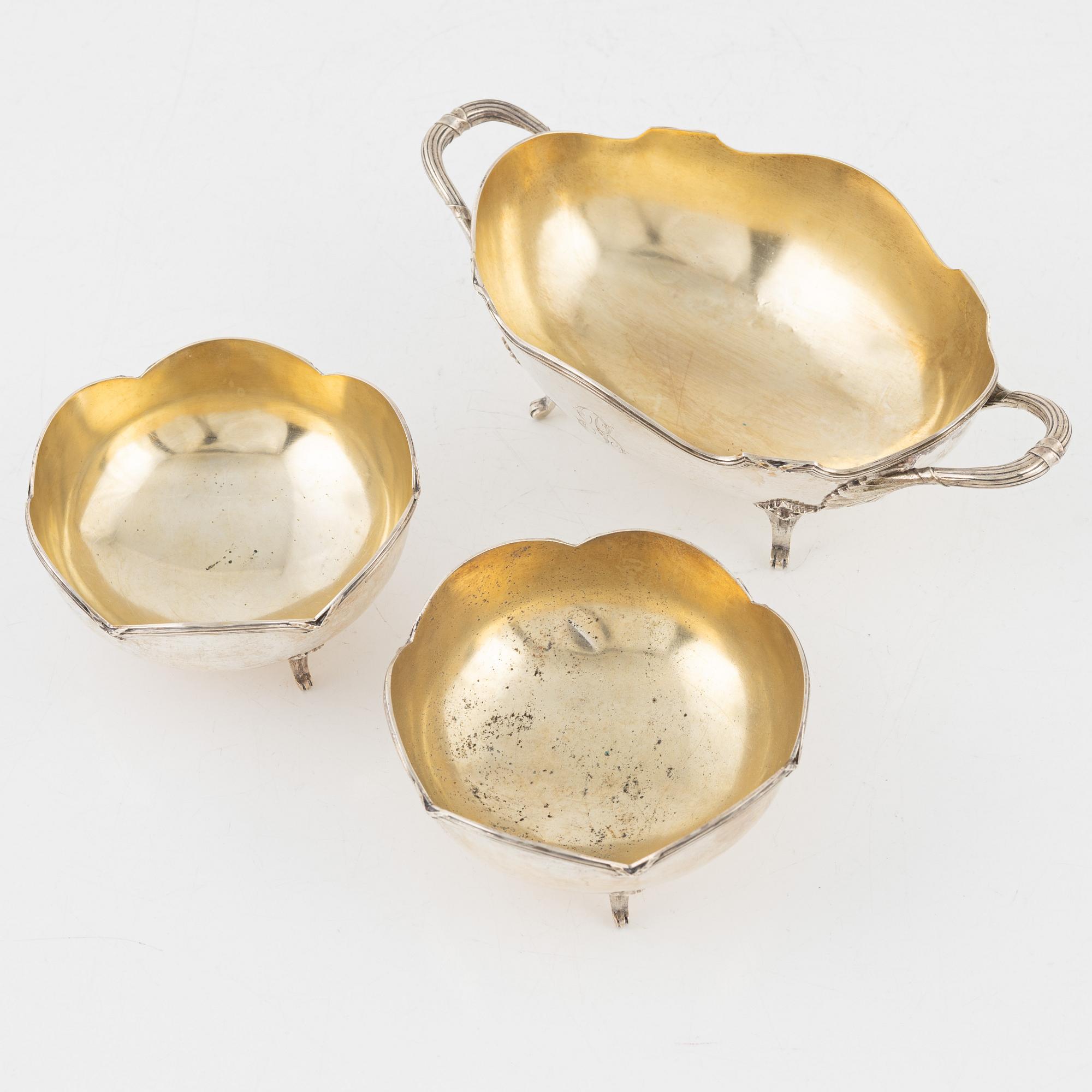 C.G.Hallberg, skålar, 3 st, silver, Stockholm 1906. Rokokostil.