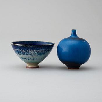 A Berndt Friberg stonevare vase and a bowl, Gustavsberg Studio 1972-73.