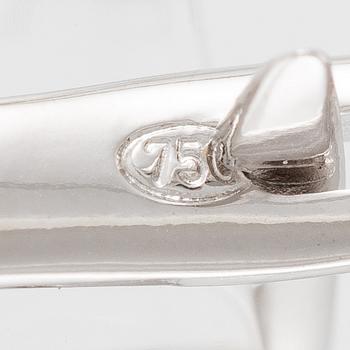 Earrings with peridot and brilliant-cut diamonds.