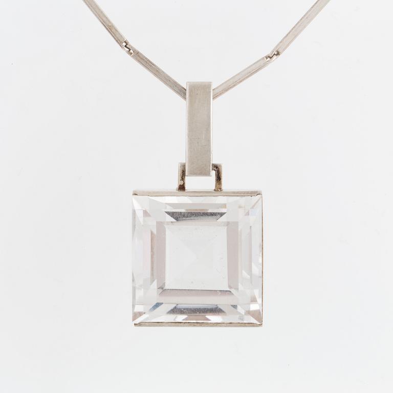 GUSTAF DAHLGREN & CO, Pendant and chain, silver and rock crystal.