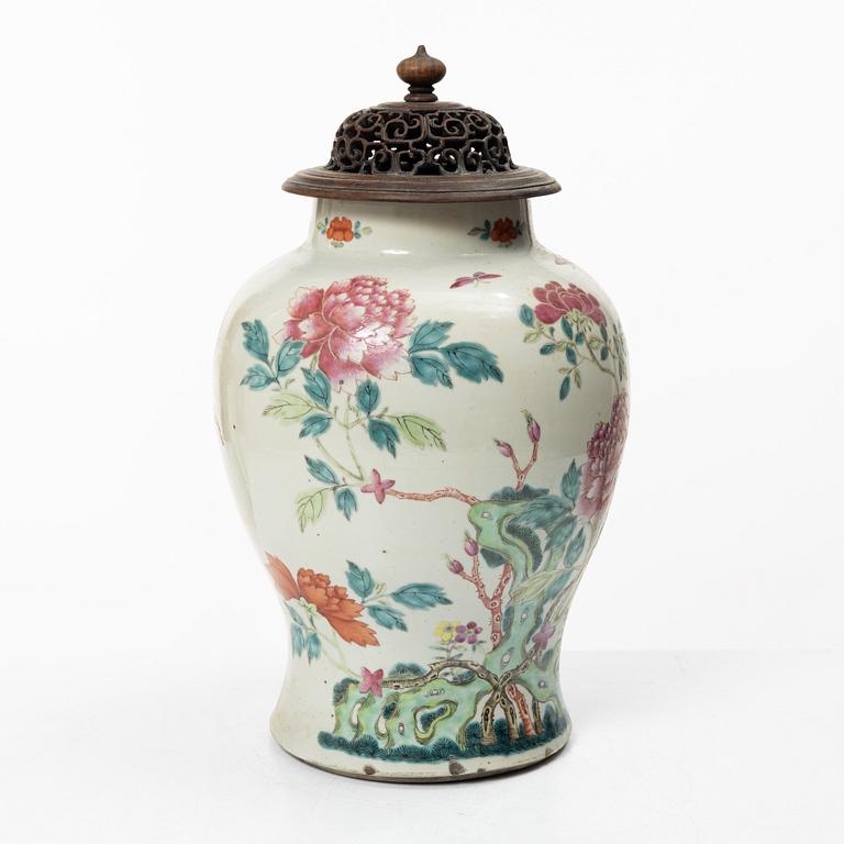 Urna, porslin, Kina, Qingdynastin, 1800-tal.