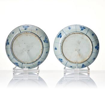 A set of five blue and white dishes, Ming dynasty, Wanli (1572-1620).