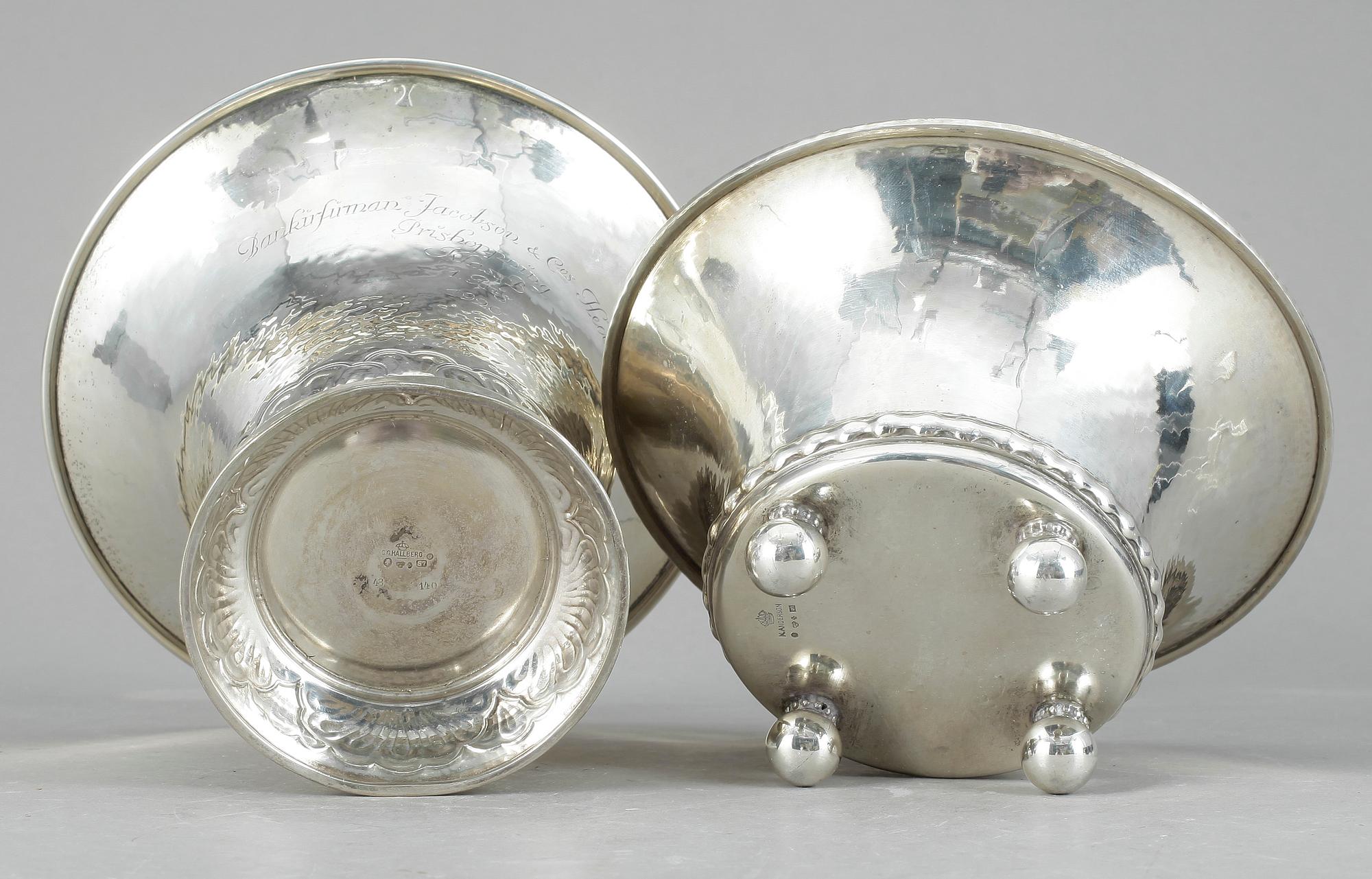 SKÅLAR, 2 stycken, silver, K Anderson samt CG Hallberg Stockholm, 1918 resp 1920. Total vikt ca 565 gram.
