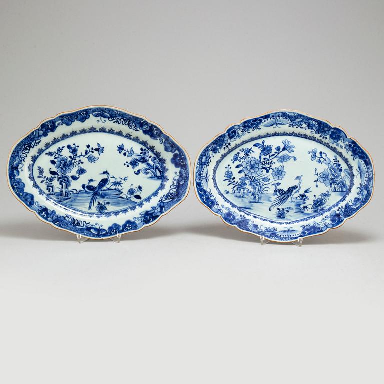 Two blue and white export porcelain serving dishes, Qing dynasty, Qianlong (1736-95).