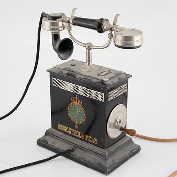 A telephone from Telegrafverkets verkstad in Nynäshamn, early 20th century.