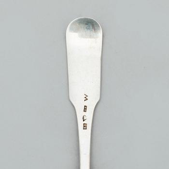 BESTICK, 9 st, silver, bland annat Pehr Zethelius, Stockholm, 1705. Vikt ca 540g.