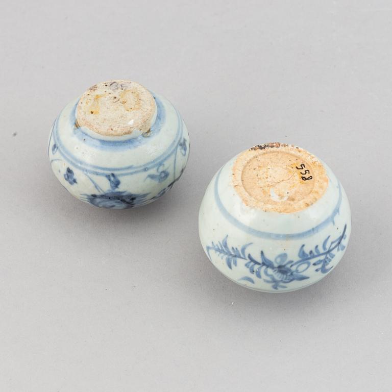 Two miniature jars and a box with cover, South East Asia, 15th/17th Century.