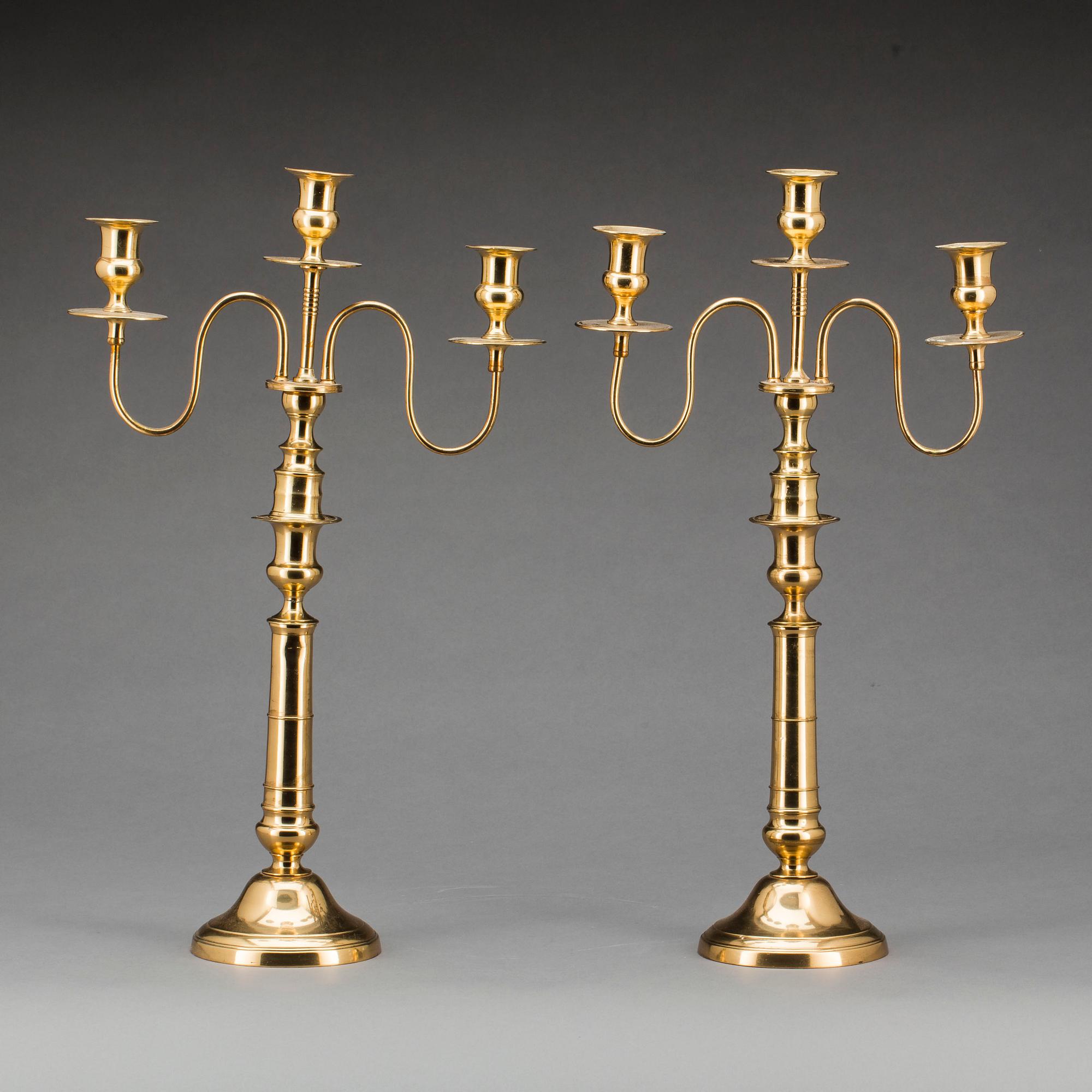 KANDELABRAR, ett par, mässing, Nyköpings mässingsbruk modellnummer N50, 1800-talets senare del.