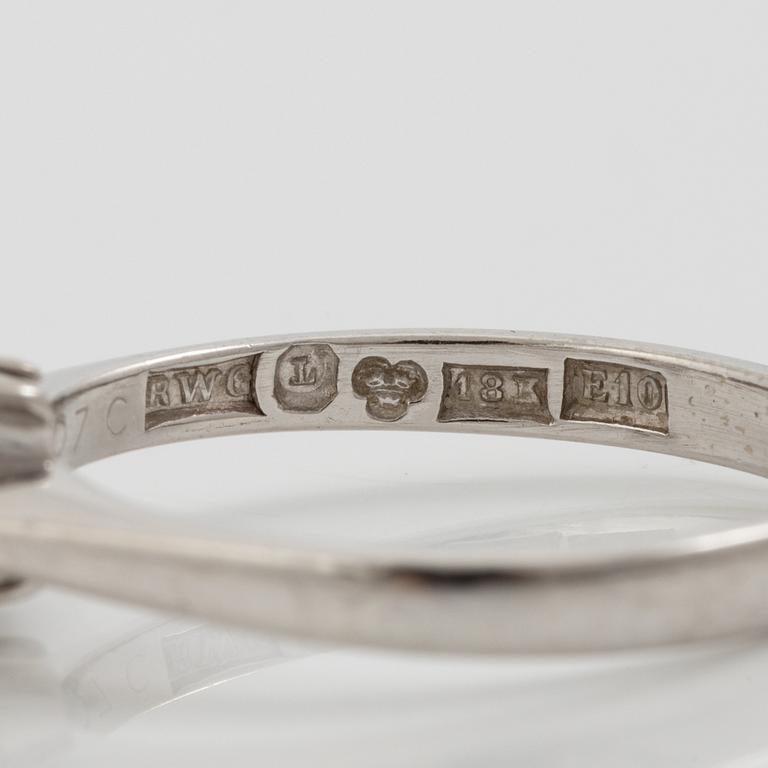 Ring in 18K white gold set with a brilliant-cut diamond weighing 1.07 ct.