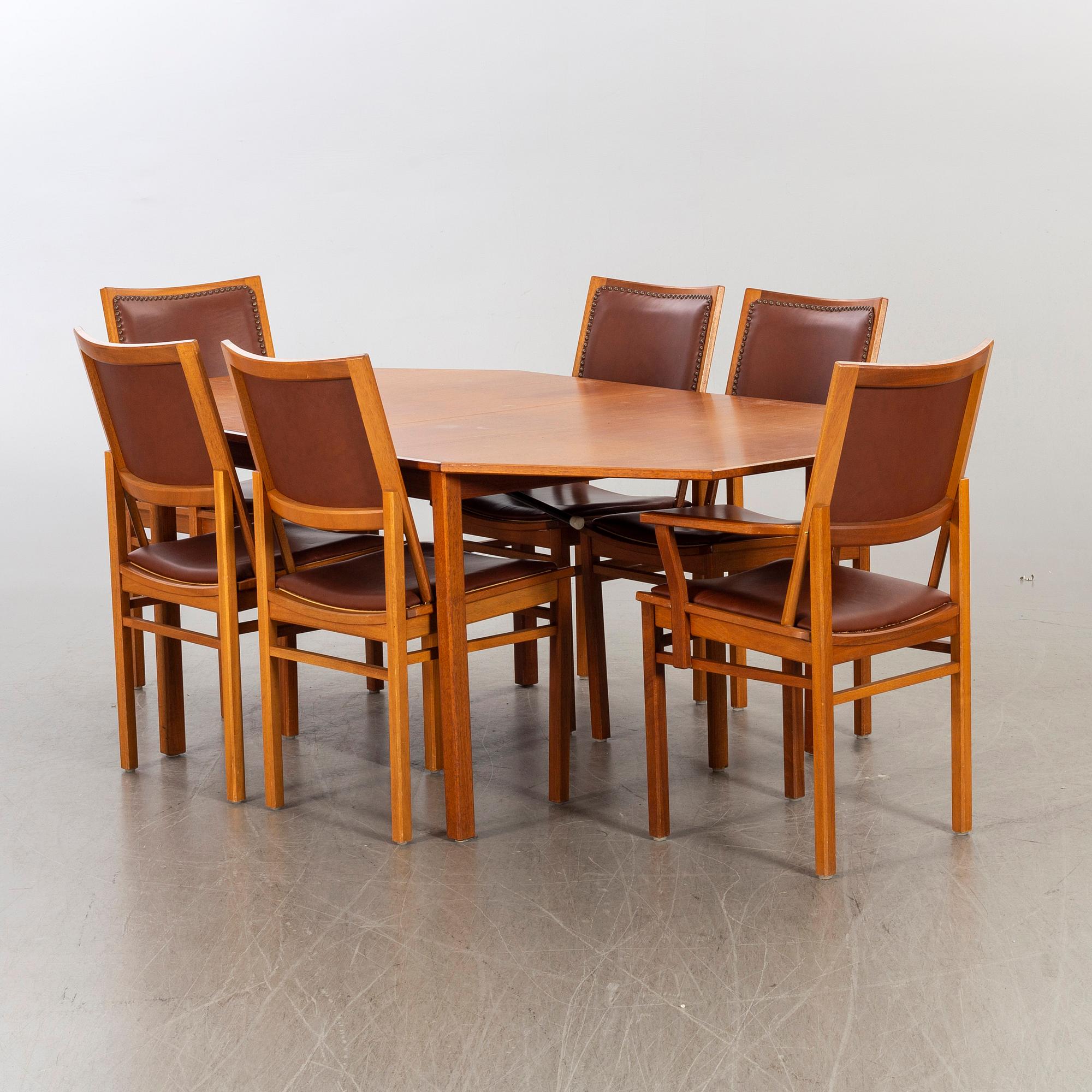 A DINNER TABLE MID 20TH CENTURY.