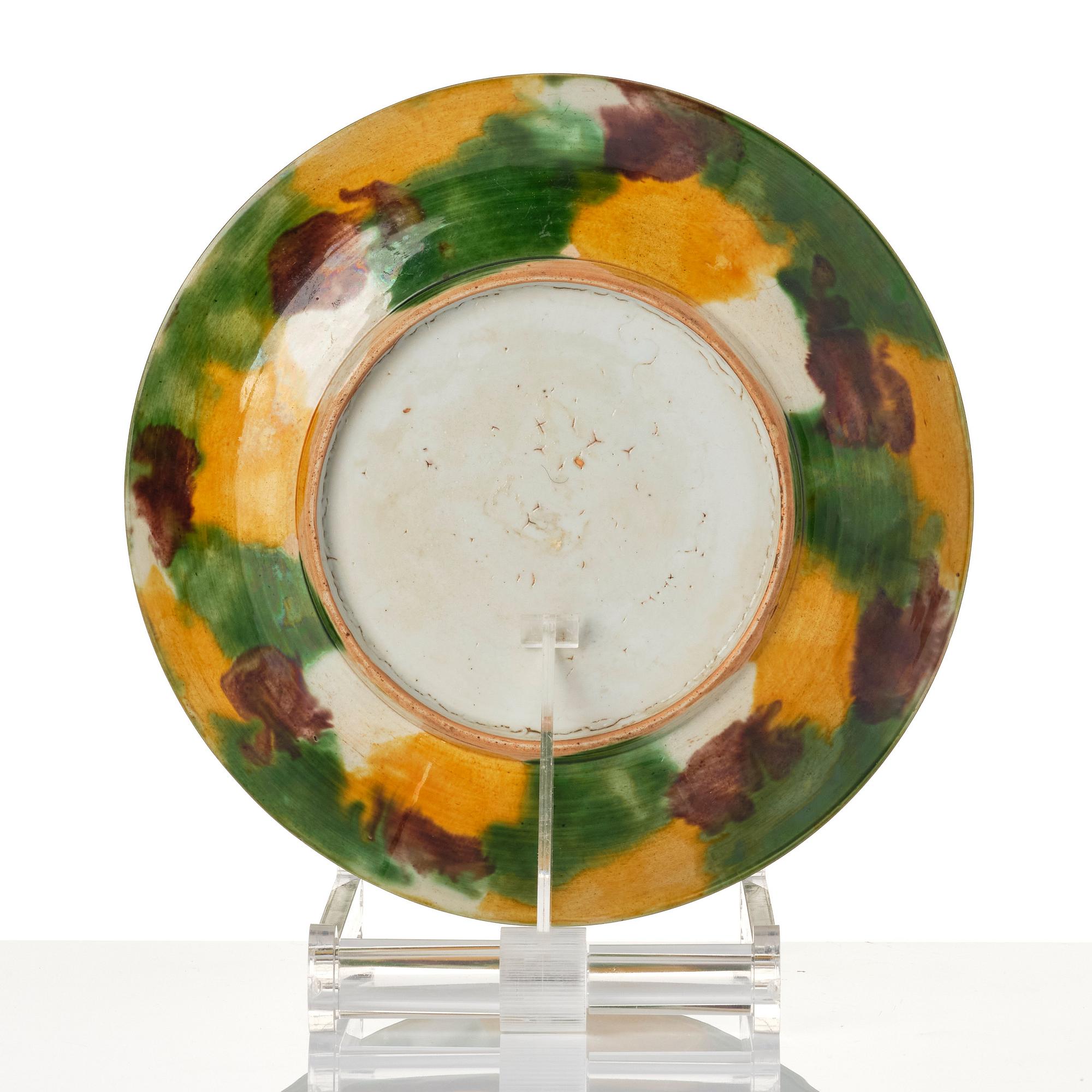 An 'egg and spinach' glazed dish, Qing dynasty, Kangxi (1662-1722).