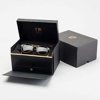 Sunglasses by LINDA FARROW LUXE.