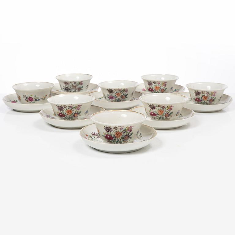 Koppar med fat, 8 st, porslin, Kina, Qianlong (1736-95).