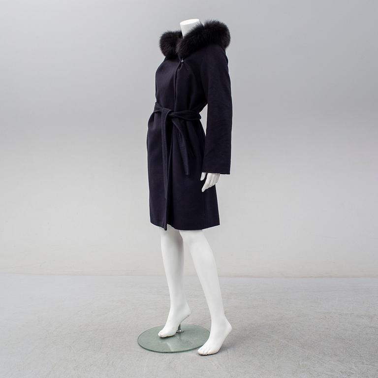 A size 40 coat from MAXMARA.