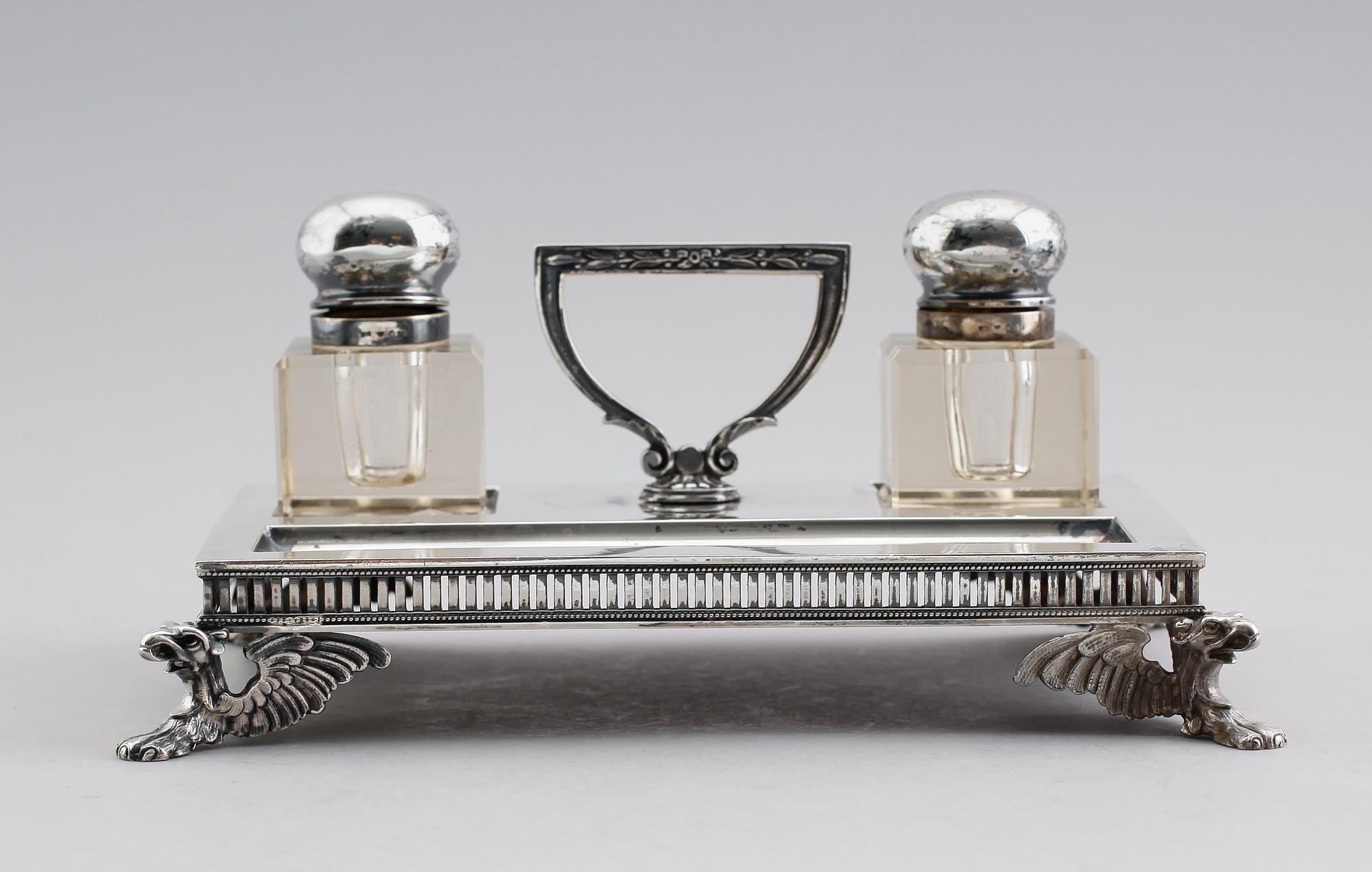 BLÄCKSTÄLL, silver, Stockholm 1905. Ställets vikt ca 609 gram.
