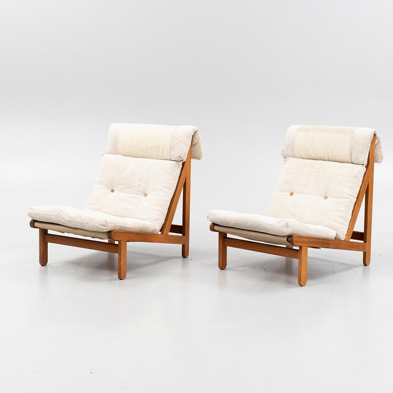 Bernt Pedersen, a pair of pine 'Kludestolen' easy chairs, Denmark, 1970's.