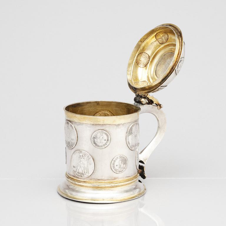 Andreas Junge I, dryckeskanna, delvis förgyllt silver, Königsberg, möjligen 1736.