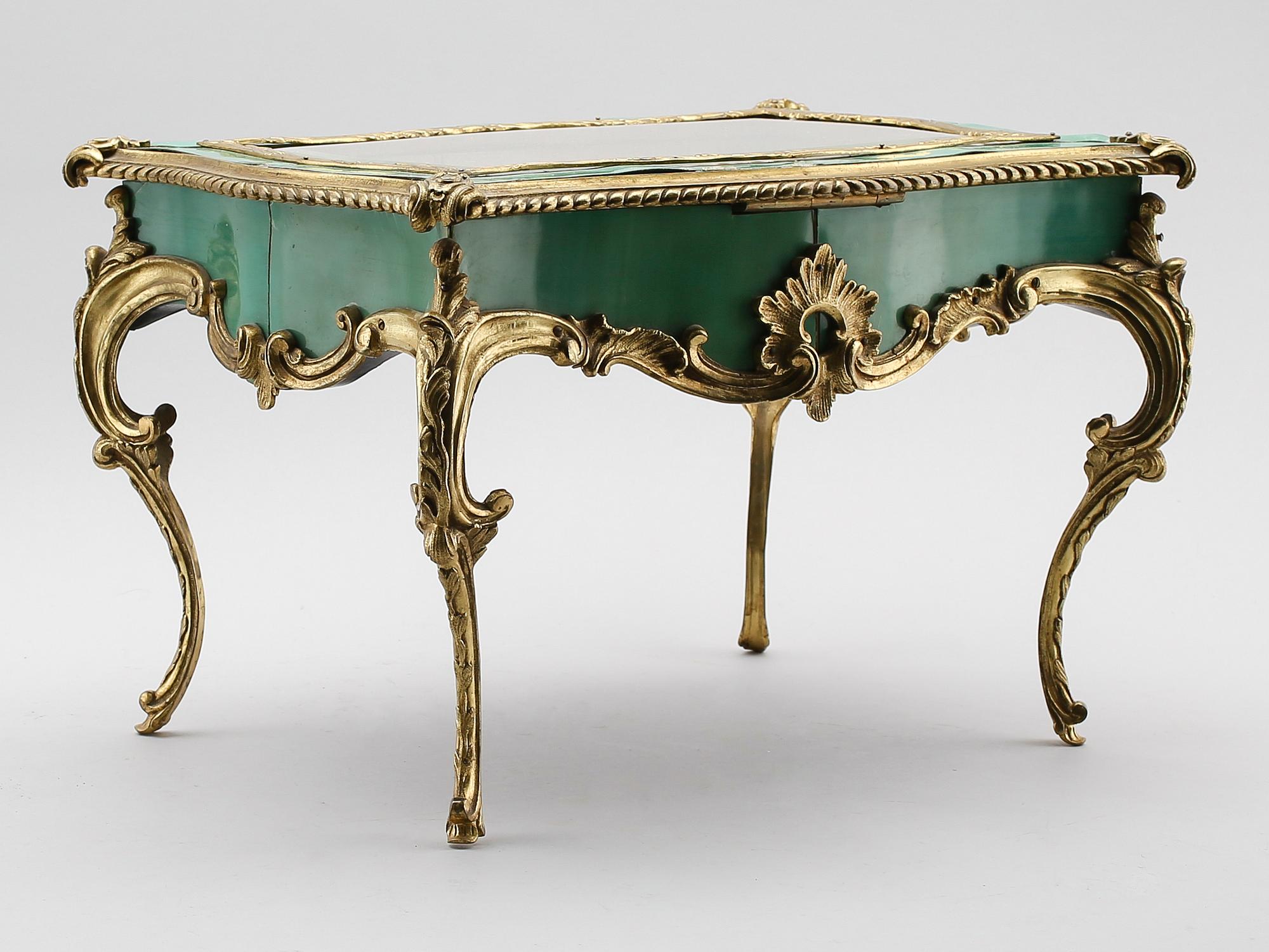 MINIATYRMONTERBORD, rokokostil, 1900-talets andra hälft.